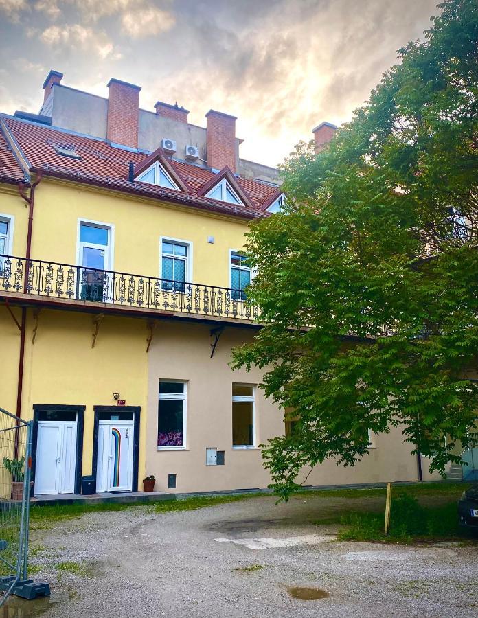 Rainbow House Rooms มาริบอร์ ภายนอก รูปภาพ